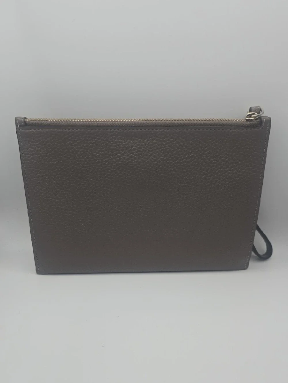 Kate Spade ♠️ Taupe Pebbled Leather Wristlet W/ Gold Hardware (NWOT)✨️♠️✨️